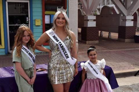 From left, Cora Pride, Little Miss Tabouleh, Erin Sellers, Miss Tabouleh, and Arianna Arredondo, Tiny Miss Tabouleh, talks with visitors at the Tabouleh Festival