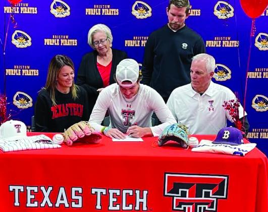 Lane Bledsoe signed with Texas Tech and will be playing Red Raider baseball in the Fall of 2023.
